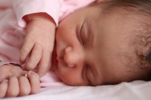 little-girl-1381471_1920